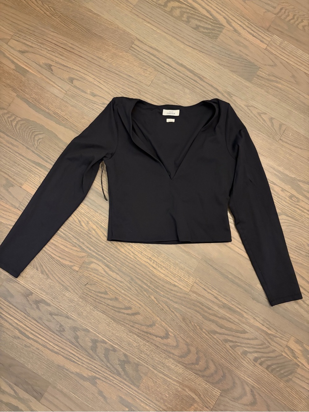 Aritzia Babaton Contour Black Long-Sleeve V-Neck Crop Top